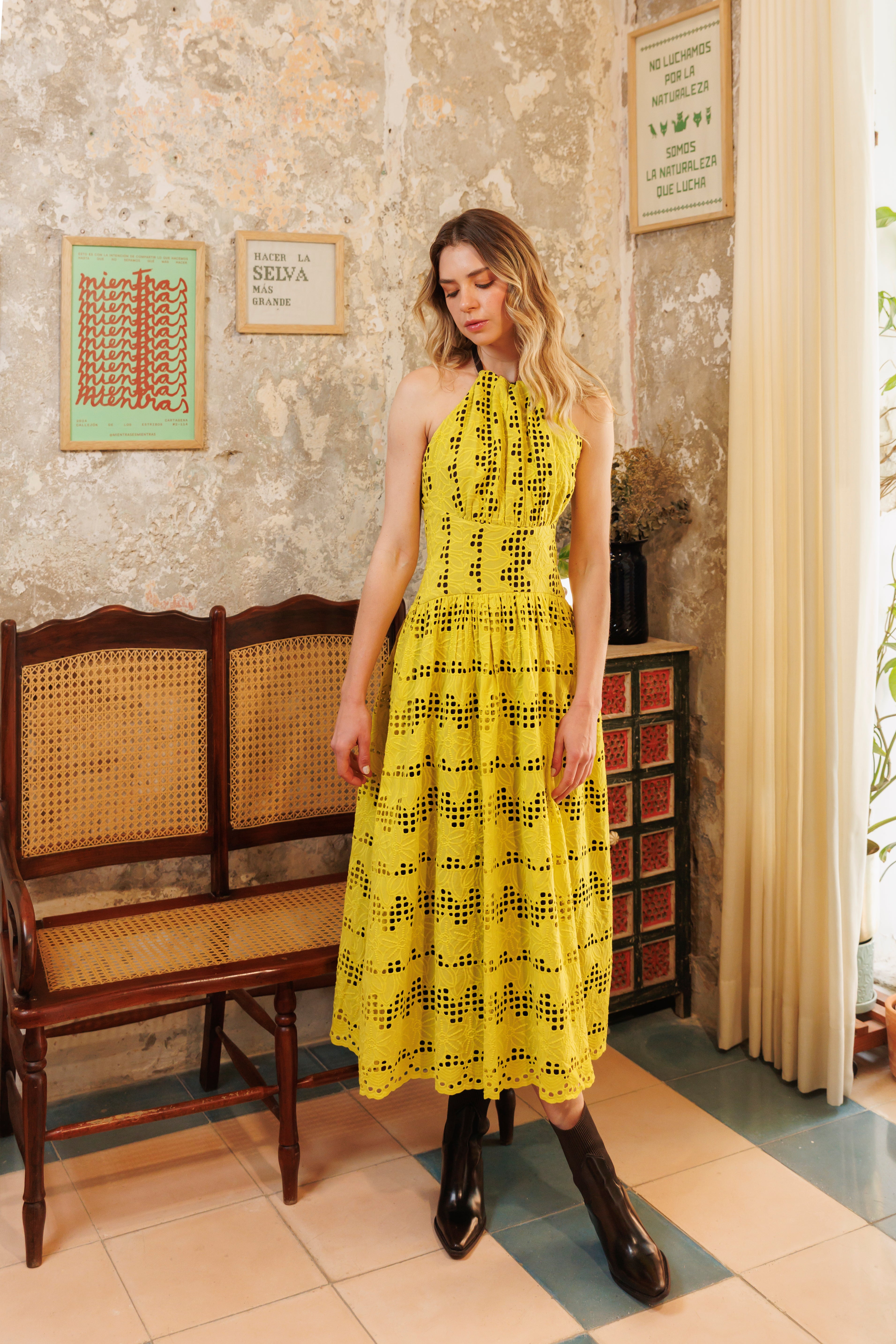 Vestido Halter en Ojalillo