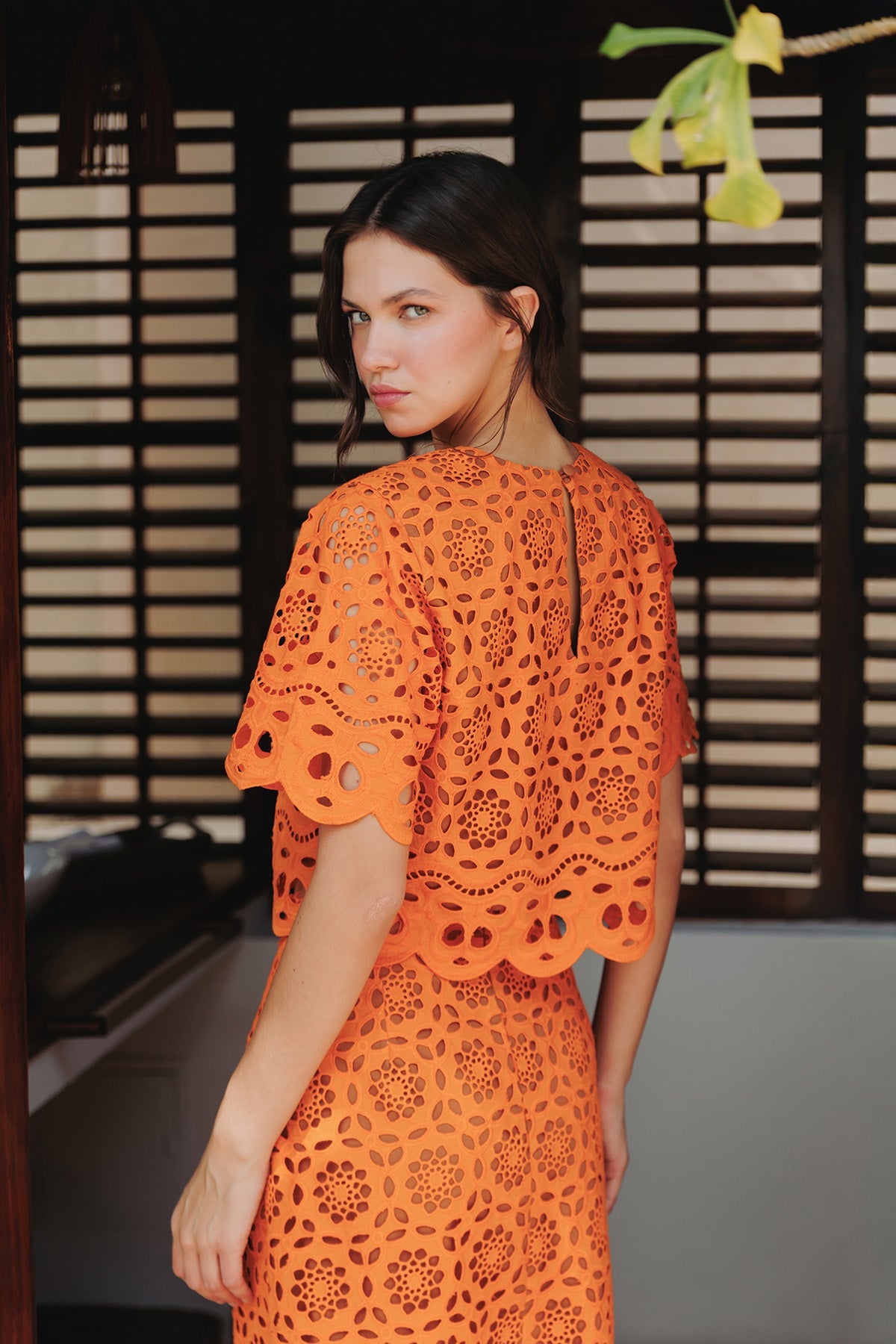 BLUSA CON MANGAS OJALILLO