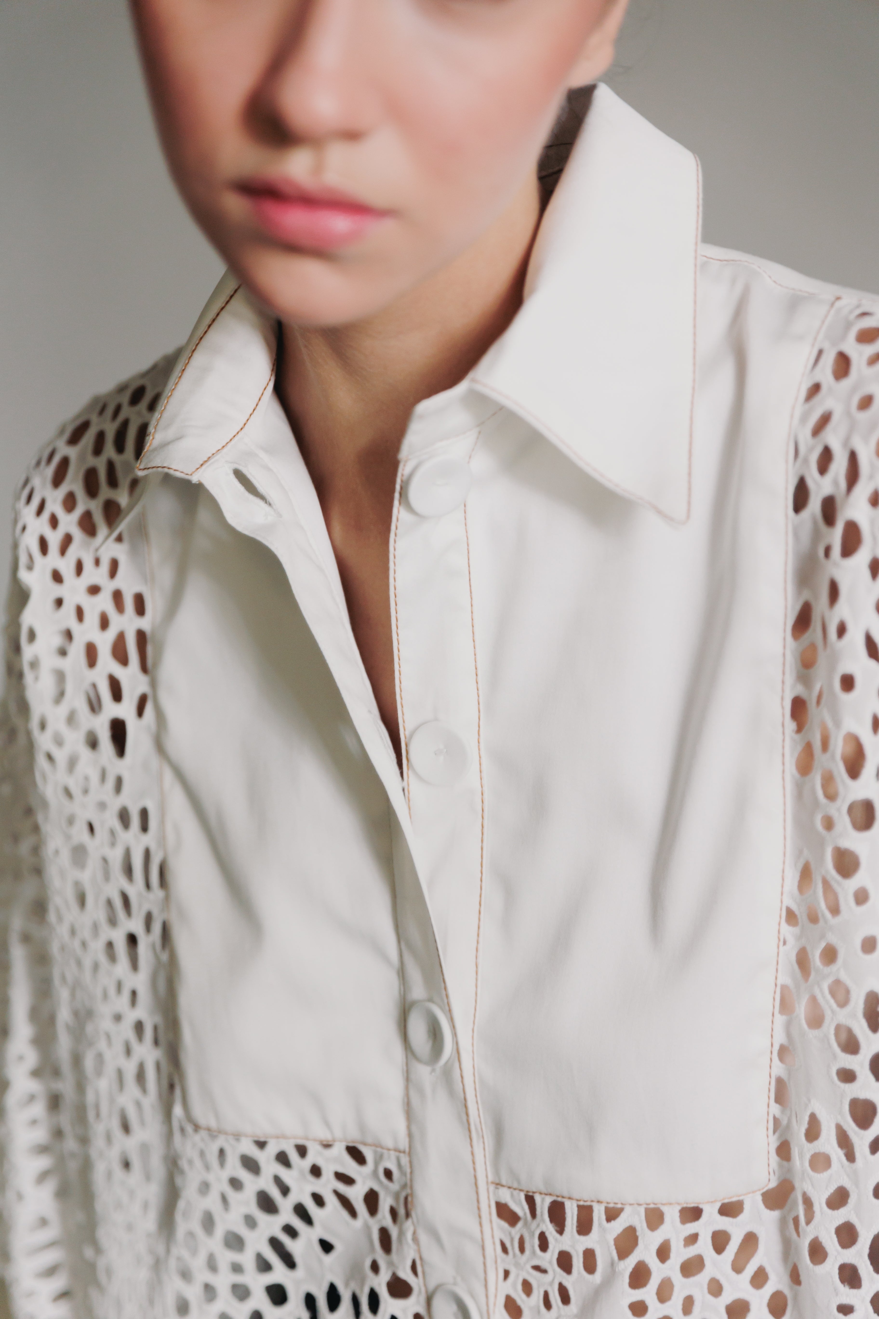 CAMISA CLASICA OJALILLO